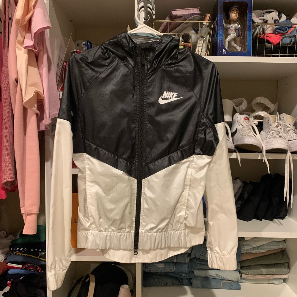 Nike Women Windbreaker